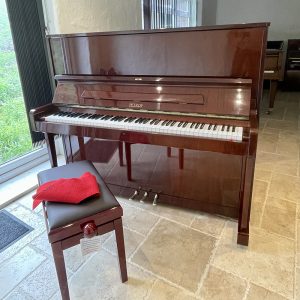 Petrof 125 in high gloss mahogany